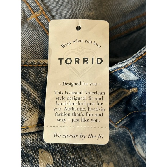 Torrid Heart Print Denim Cutoff Shorts NWT Size 18 Raw Hem Distressed - Picture 5 of 5